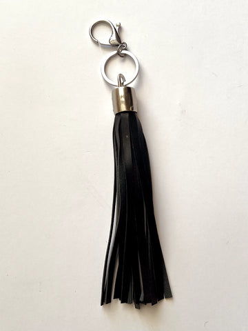 Llavero Pompon Cuero Negro