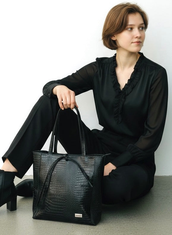 Cartera de Cuero Lazo Midi Negra Croco