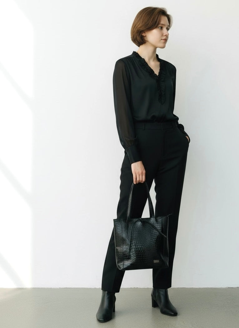 Cartera de Cuero Lazo Midi Negra Croco