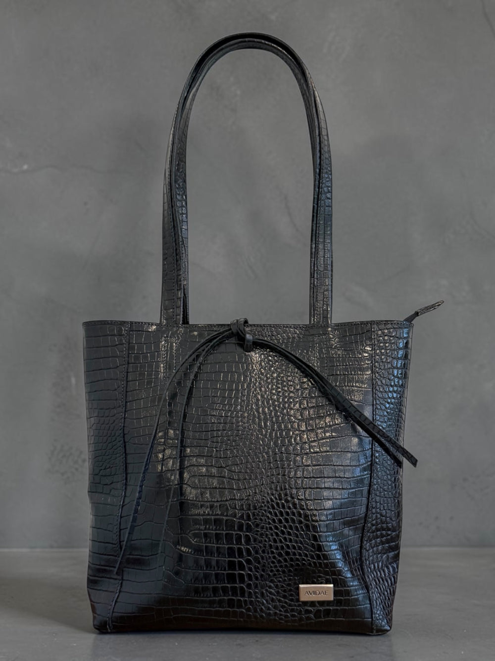 Cartera de Cuero Lazo Midi Negra Croco