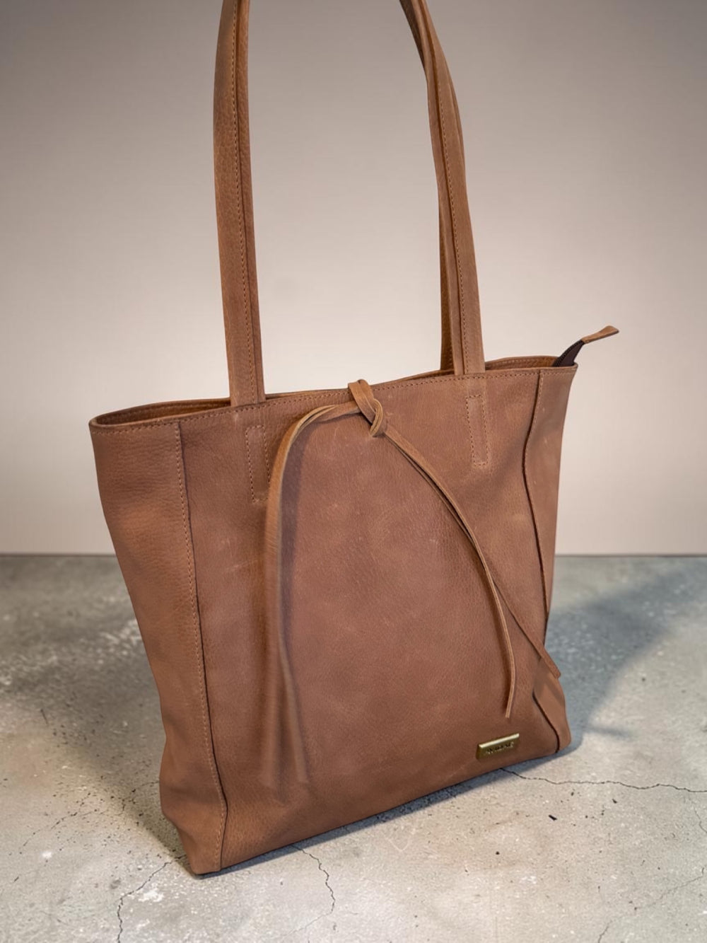 Cartera de Cuero Lazo Midi Nobuk Café