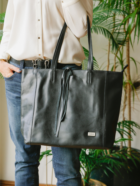 Cartera de Cuero Lazo Negra Lisa