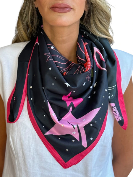 Pañuelo Cosmic Heart Negro 90x90 cms.
